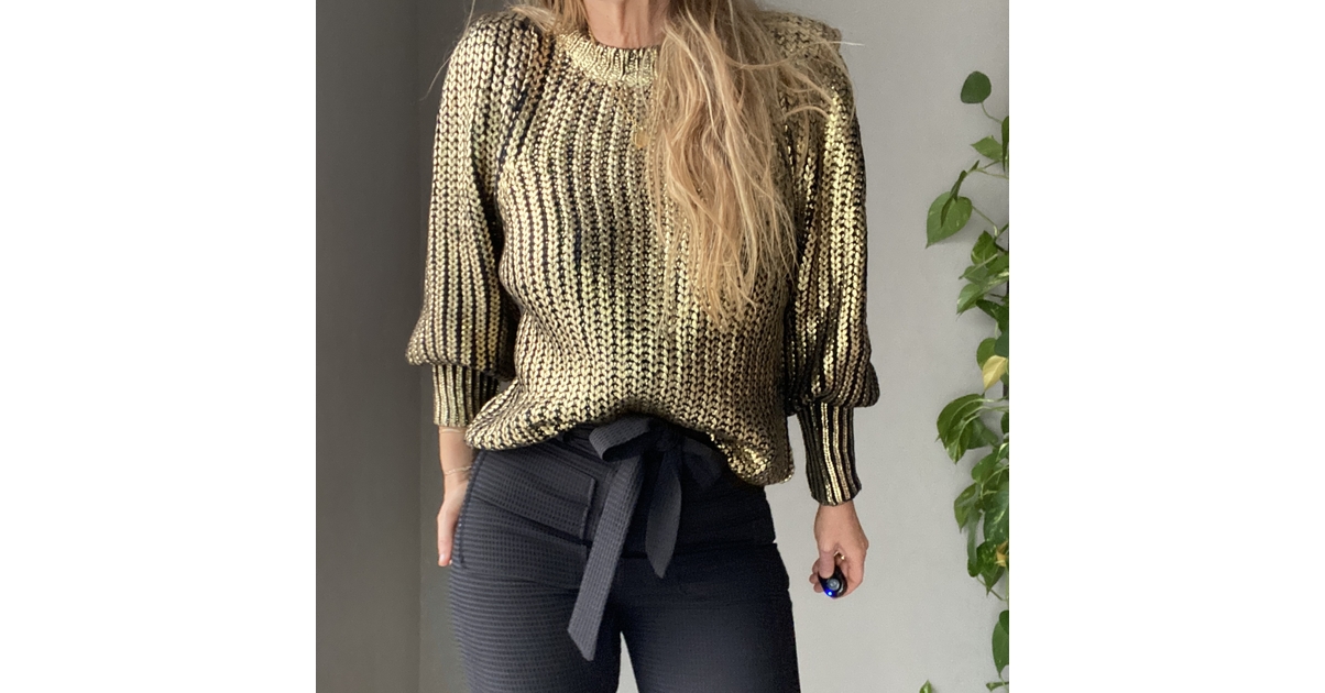 Modèle Pull Angora col V avec liseré doré à tricoter : Avy – Anny Blatt